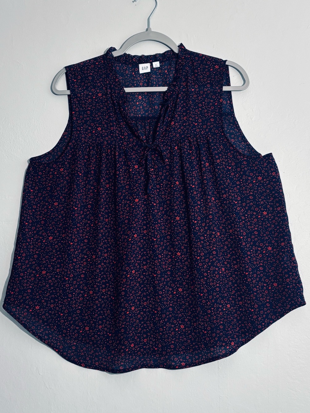 GAP sleeveless tie front floral blouse XL